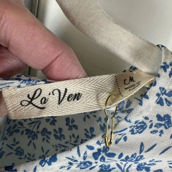 La Ven Cottage Core Blue Ditsy Floral Blouse Gorgeous Tie Back Detail Medium‎ - Picture 3 of 10